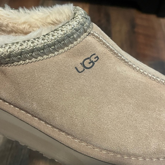 EUC UGG Women’s Platform Suede Moccasin/Clog with fur inside Size 8! - Picture 10 of 16